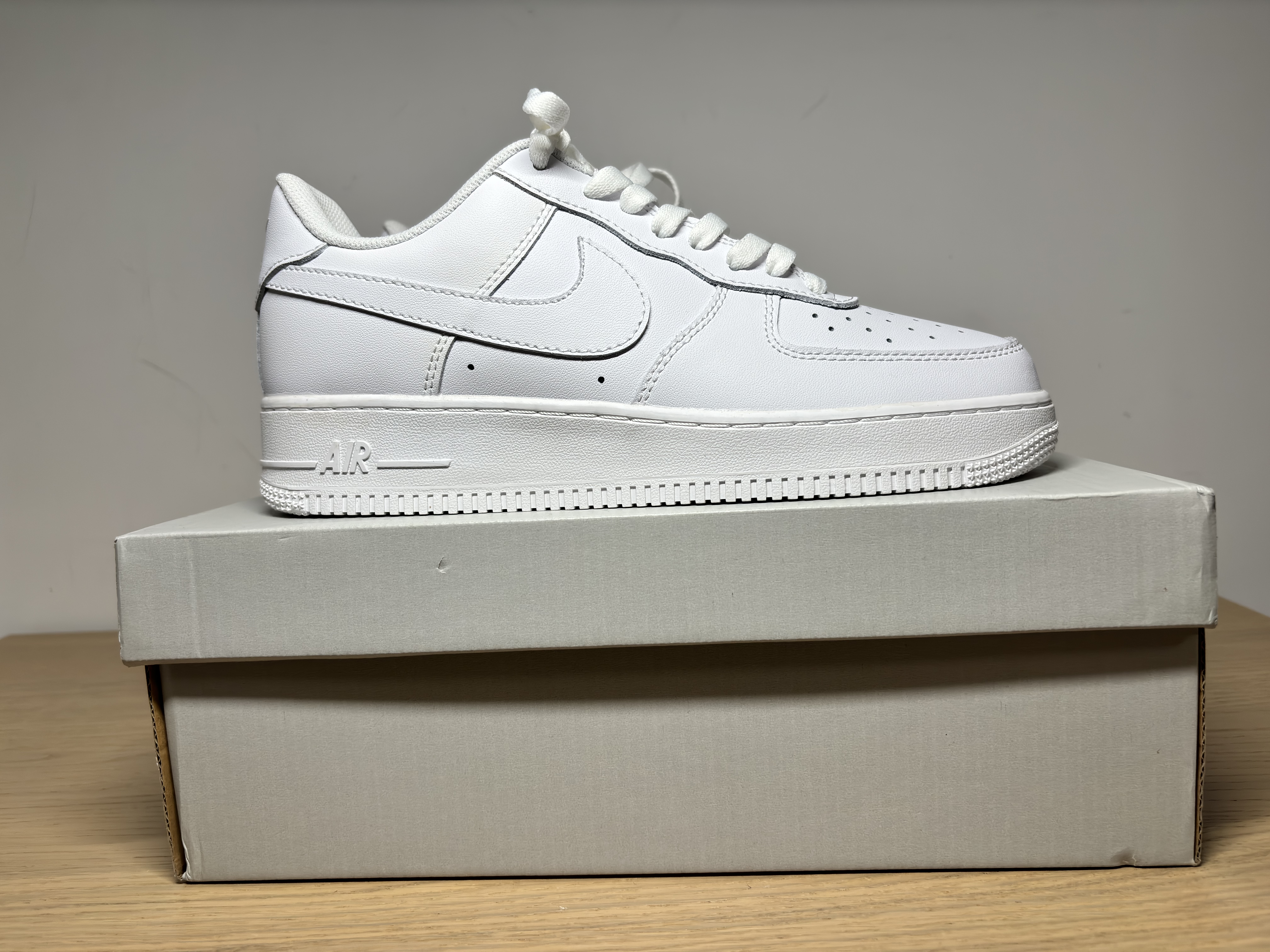 Air Force 1 Tripple White 1/1 Beszállító