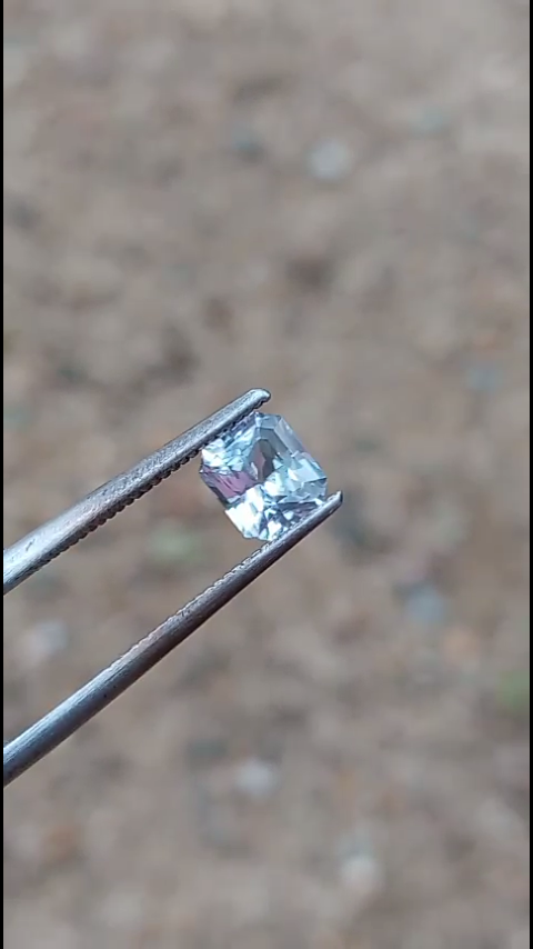 Natural White Sapphire Loupe Clean 